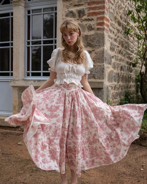 Darcy Skirt PDF sewing pattern - out now on mariajuterud.com ♥️ Princess Skirt Outfit, Fairy Like Outfits, Fairy Skirt Pattern, Long Floral Skirt Outfit, Fairy Skirts, Long Tiered Skirt, Skirt Patterns, Historical Eras, Circle Dress