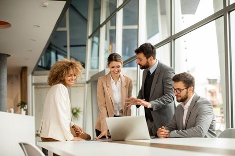 Office Lifestyle, Bright Office, Workplace Productivity, People Working Together, Coaching Skills, Healthcare Marketing, Business Photoshoot, Corporate Photography, Business Portrait