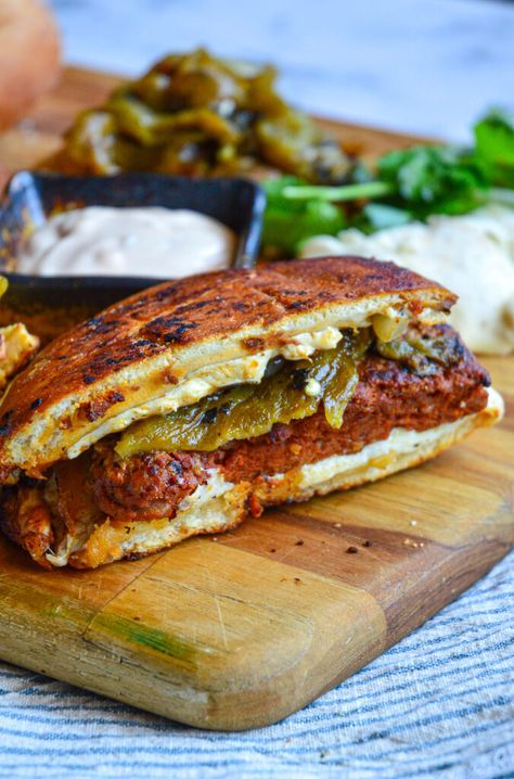 I love recipes using chorizo sausage. There are so many chorizo sausage recipes and this chorizo burger is one way to get started! Breakfast With Chorizo, Recipes Using Chorizo Sausage, Recipes Using Chorizo, Chorizo Sausage Recipes, Easy Chorizo Recipes, Chorizo Recipes Appetizers, Chorizo Pasta Recipes, Chorizo Burger, Beef Chorizo