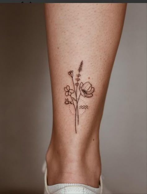 Simplistic Tattoos For Women, Unique Foot Tattoos For Women, Female Foot Tattoos, Unique Foot Tattoos, Rose Foot Tattoo, Mother Daughter Tattoos Small Unique, Tattoos For Women Butterfly, Side Foot Tattoos, Butterfly Foot Tattoo