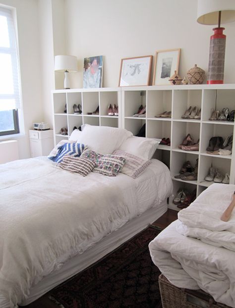 Shoe Closet a Mess? Try these 19 Genius Storage Solutions via @PureWow Shoe Storage Apartment, Cube Storage Bedroom, Diy Kast, Shoe Organization Diy, Shoes Organization, Ikea Apartments, Shoe Storage Small Space, Kallax Hack, Diy Shoe Storage