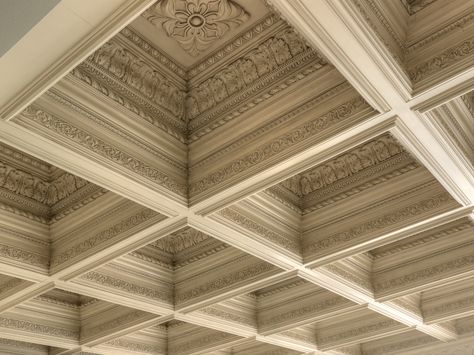 www.gterbrock.com - ceiling detail Neoclassical Ceiling, Ceiling Moulding, Classic Interior Design Luxury, Coffer Ceiling, Building A Custom Home, Ceiling Classic, Molding Design, Ceiling Details, Architecture Classic