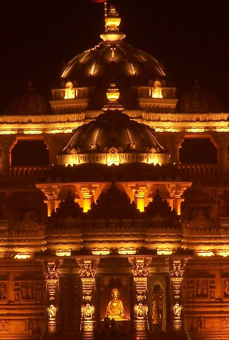 Akshardham Temple, Delhi.. Akshardham Temple Delhi Photography, Akshardham Temple Delhi, Temple Lighting, Baps Temple, Delhi Photos, Akshardham Temple, Delhi Photography, Bhagwan Swaminarayan, Heritage Architecture