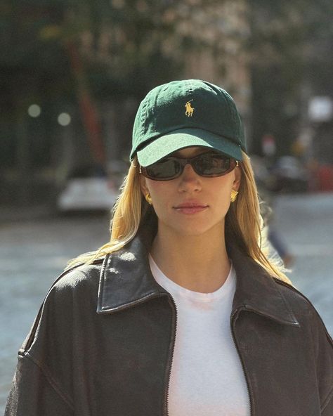 Polo Hat Outfit, Baseball Cap Outfits, Caps Outfit, Ankle Boots Fall, Cap Outfits For Women, Cass Dimicco, Baseball Hat Outfit, Ralph Lauren Cap, Baseball Cap Outfit