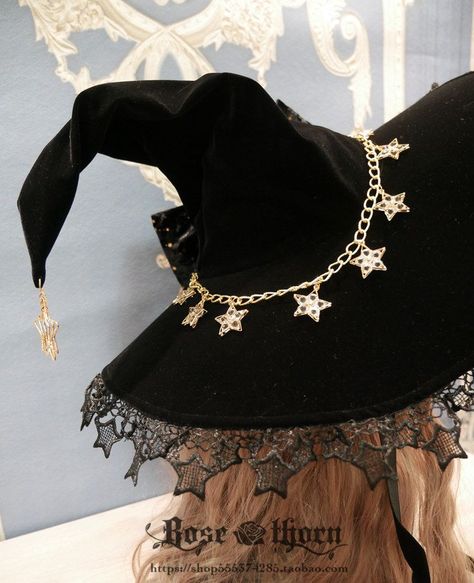 Yukari Sendo, Witch Hat Aesthetic, Azalea Aesthetic, Witchy Ideas, Witch Hats Costume, Steampunk Witch, Wardrobe Aesthetic, Black Witch Hat, Polar Night