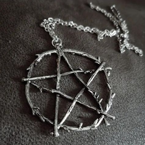 Brand New! Details: Type: Pendant Necklace The Main Material: Zinc Alloy Size: Height 1.1 X Length 0.98 Wicca Pentagram, Witch Pentagram, Wicca Necklace, Grunge Necklace, Witch Pendant, Pagan Necklace, Wiccan Necklace, Didgeridoo, Pentagram Necklace