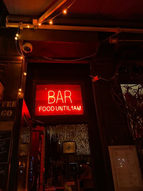 nyc bar Nyc Bars Manhattan, Nyc Jazz Bar Aesthetic, Nyc Bar Aesthetic, New York Bar Aesthetic, Brat Core, City Of Evil, Nyc Cafe, New York City Bars, Bar Aesthetic