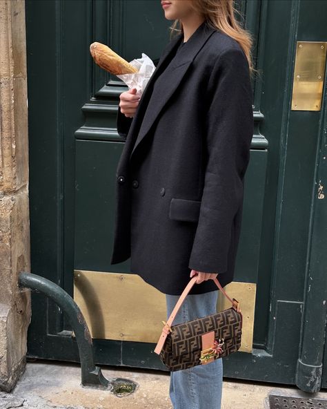 Baguette or Bag(ette)? Pick yours 🥖🩷 #LuxeBuyersClub #fendibaguette #vintagefendi #vintagehandbag #vintagebags #luxuryvintage #prelovedbranded #parisianstyle Vintage Fendi Baguette Outfit, Fendi Baguette Outfit, Fendi Vintage Baguette, Baguette Bag Outfit, Vintage Fendi Baguette, Fendi Vintage, Vintage Fendi, Baguette Bag, Fendi Baguette