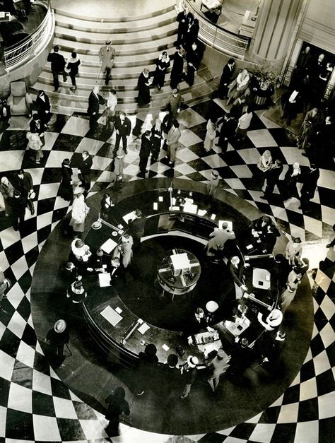 Cedric Gibbons, Art Deco sets and the Hollywood dream – Girls Do Film Art Deco Lobby, Hollywood Art Deco, Arte Art Deco, Film Design, Art Deco Architecture, Joan Crawford, Estilo Art Deco, Film Set, Golden Age Of Hollywood