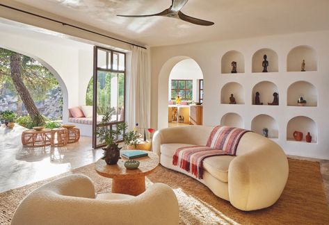 Cliffside House, 1970s House, Garage Guest House, Mews House, Wall Niche, Pink Tiles, Ibiza Fashion, Organic Architecture, Pink Bathroom