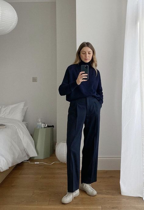 Navy Sweater Fall Outfit, Britanny Bathgate, Fall Outfits Trousers, Brittany Bathgate Style, Navy Trousers Outfit Women, Navy Trousers Outfit, Cos Outfit, Brittany Bathgate, Navy Knit Sweater