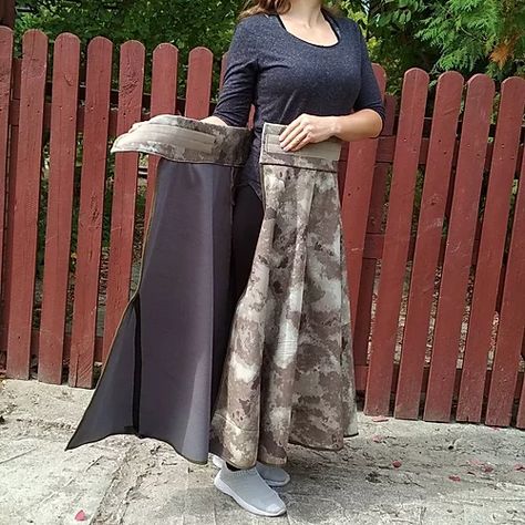 Riding Skirt Pattern, Horse Riding Skirts, Equestrian Skirt, Winter Horse Blanket, Equestrian Gift Ideas, Winter Equestrian, Equestrian Clothes, Riding Skirt, Maxi Skirt Winter