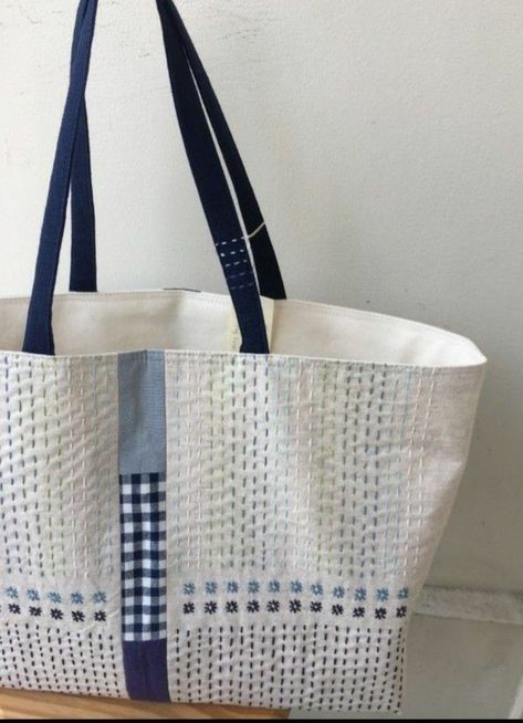 Boro Stitching, Sashiko Pattern, Japanese Bag, Kantha Embroidery, Textile Bag, Sashiko Embroidery, Diy Bags Purses, Tote Bags Sewing, Embroidery Bags