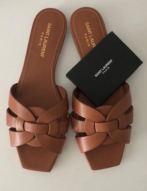 Old Money Footwear, Old Money Sandals, Sandals Aesthetic, Elegant Shoes Flat, Elegant Footwear, 2024 Shoes, Summer Shopping List, High Horse, Sporty Shoes