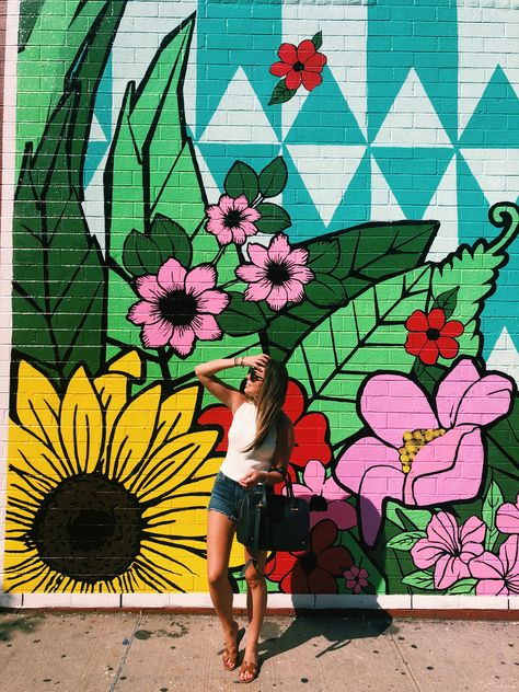 Shop Mural Ideas, Graffiti Painting On Wall, Street Wall Painting Ideas Creative, Colorful Murals Street Artists, Diy Graffiti Wall, Outdoor Murals Backyards, Outdoor Wall Painting Ideas, Outside Murals, Outdoor Wall Murals Backyards