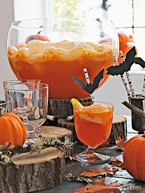 Halloween Drink & Punch Recipes from Better Homes and Gardens Halloween Themed Drinks, Kids Halloween Food, Halloween Drinks Alcohol, Kid Friendly Drinks, Halloween Drink, Halloween Punch, Pumpkin Smoothie, Holiday Punch, Party Dips