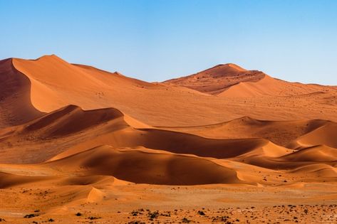 Beau paysage de sable orange dune sable ... | Free Photo #Freepik #freephoto #nature #montagne #soleil #paysage Dune Desert, Desert Sahara, Desert Road, Desert Area, Invisible Cities, Namib Desert, Bg Design, Desert Mountains, Blue Sky Background