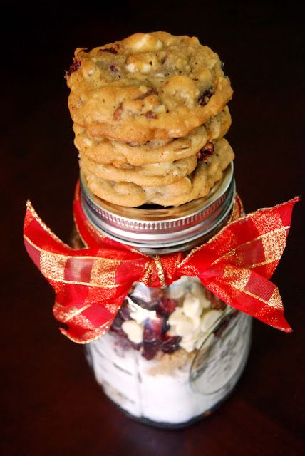 Cranberry HootyCreeks Gift in a Jar | by Life Tastes Good is a delicious mason jar gift to give to all your favorite cookie monsters! Cookies In A Jar, Gift In A Jar, Pecan Cookies, Homemade Holiday, Meals In A Jar, Making Crafts, Cookie Gifts, Yummy Sweets, Jar Gifts