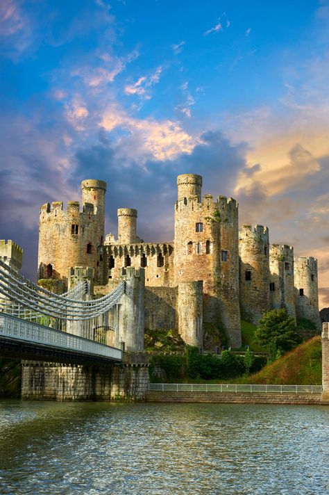 Conwy Wales, Conway Castle, Conwy Castle, Haunted Towns, Welsh Castles, British Castles, Old Castle, Chateau Medieval, English Castles