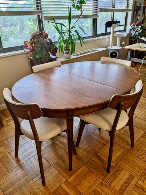 Dining Room Ideas Oval Table, Oval Dining Table Makeover, Oval Dinner Table, Oval Kitchen Table, Round Dinner Table, New Dining Table, Mesa Oval, Dining Table Makeover, Bohemian Interiors