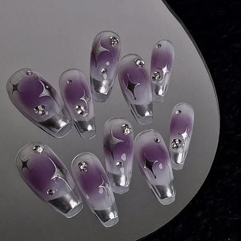 Y2k Purple Nails, Purple Korean Nails, Lilac And Silver Nails, Purple Aesthetic Nails, Purple Gel Nails Ideas, Purple Y2k Nails, Purple Silver Nails, Kpop Nails Designs, Cybercore Nails