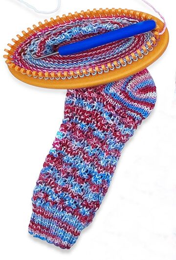 Kb Loom Knitting Patterns, Loom Knitting Sock Patterns Free, Sock Loom Patterns Free, Round Loom Knitting Patterns Free, Circular Knitting Patterns Free, Sock Loom Patterns, Knit Loom Patterns, Loom Knitting Socks, Loom Knit Socks