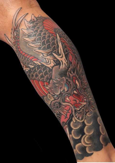 Japanese Forearm Tattoo, Japanese Tattoo Artist, Tattoos Traditional, Skull Hand Tattoo, Bookish Tattoos, Tattoo Dragon, The Best Tattoos, Japanese Dragon Tattoo, Dragon Sleeve Tattoos