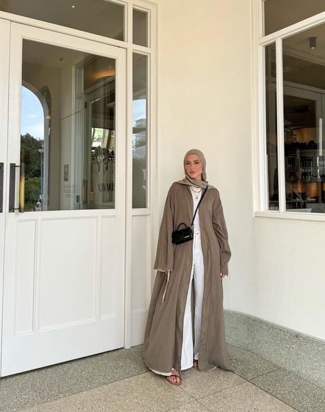 Long Cardigan Outfit Summer Hijab, Kimono Modest Outfit, Modest Hijab Outfits Summer, Summer Abaya Outfits, Hijabi Holiday Outfits, Open Abaya Outfit, Summer Modest Outfits Muslim, Umrah Outfit, Hijabi Outfits Summer