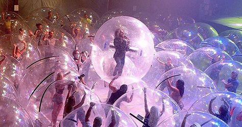 The Flaming Lips Hold A Socially Distanced ‘Bubble’ Concert Where Everyone’s In Their Own Personal Space Bubble Wayne Coyne, Future Concert, The Flaming Lips, Future Cities, Dance Remix, Giant Bubbles, Flaming Lips, Show Must Go On, Dave Chappelle