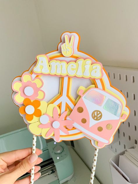 Groovy Cake Pop Ideas, Groovy One Cake Topper, Groovy Cake Ideas Birthday, Hippie Cake Ideas, Groovy One Birthday Cake, Two Groovy Birthday Cake, Groovy Cake Ideas, Groovy Birthday Cake, Two Groovy Cake