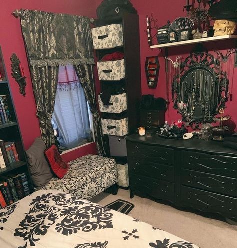 Gothic Decor Bedroom, Dark Home Decor, Redecorate Bedroom, Dreamy Room, Dream Room Inspiration, Gothic Home Decor, Room Makeover Inspiration, Room Inspiration Bedroom, Room Ideas Bedroom