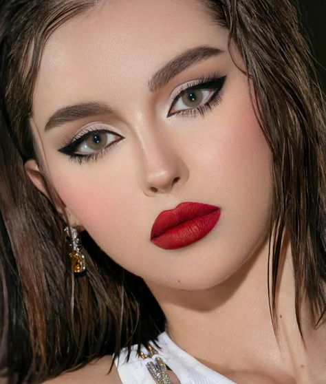 Bold Lipstick Makeup, Masquerade Makeup, Mekap Mata, Classic Makeup, Event Makeup, Barbie Makeup, Formal Makeup, Swag Makeup, Cool Makeup Looks