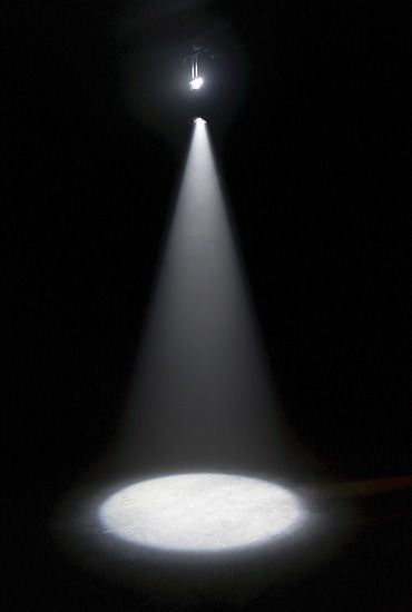 Blackbox Theatre, Spotlight On Stage, Light Shadow Photography, Theatre Spotlight, Theater Lights, Lighting Design Theatre, Theater Spotlight, Spotlight Photography, Theater Lighting