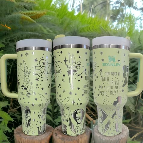 Stanley Cup Designs, Vaso Starbucks, Stanley Ideas, Yeti Cup Designs, Faith Trust And Pixie Dust, Disney Cups, Bedroom Drawing, Beachy Aesthetic, New Home Decor Ideas