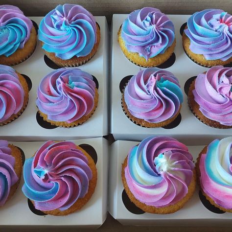 Pink Purple Blue Cupcakes, Swirl Cupcakes, Blue Cupcakes, Cupcake Icing, Buttercream Icing, Pink Swirls, Birthday Cupcakes, 18th Birthday, Cupcakes Decoration