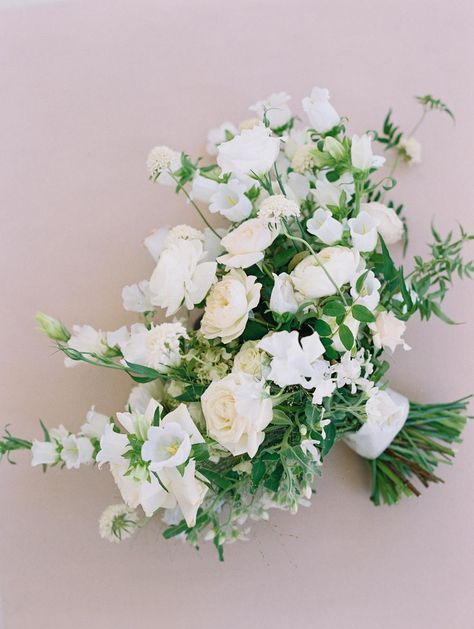 Green And White Garden, Bride Bouquets White, Garden Wedding Bouquet, Garden Inspired Wedding, Bridesmaid Bouquet White, Samantha Wedding, White Wedding Theme, Green Bouquet, White Bridal Bouquet