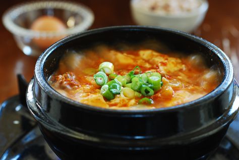 Sundubu jjigae recipe - tasty spicy Korean tofu soup. Sooooo good! Via Korean Bapsang. Soondubu Recipe, Sundubu Jjigae Recipe, Korean Soup Recipes, Soondubu Jjigae, Soft Tofu Stew, Eggplant Side Dishes, Jjigae Recipe, Koreansk Mad, Tofu Stew