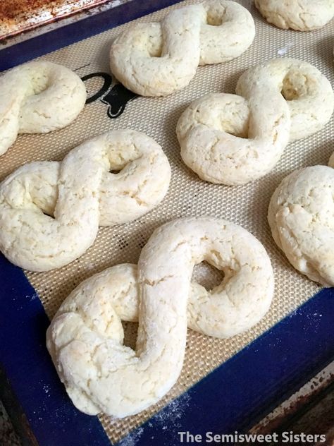 Norwegian Kringla Cookies Kringla Cookies, Kringla Recipe, Norwegian Cookies, Amazing Cookie Recipes, Norwegian Food, Foreign Food, Scandinavian Food, Soft Sugar Cookies, Swedish Recipes