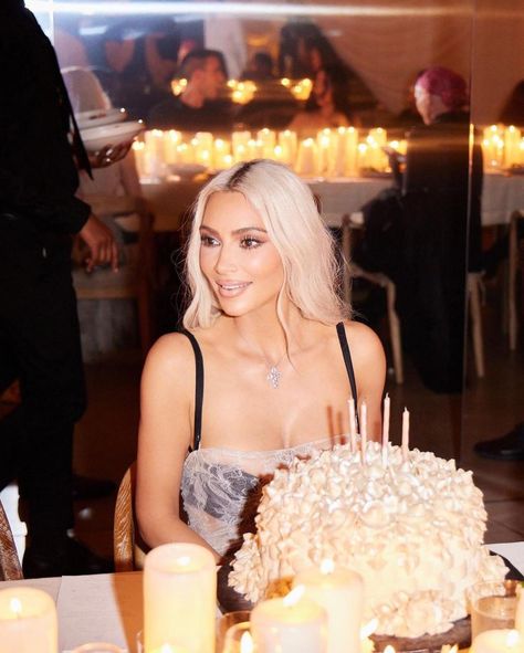 Natalie Halcro, Kim And Kylie, Famous Sisters, 42nd Birthday, Sister Pictures, Happy Birthday Beautiful, Kardashian Family, Kim K, Kris Jenner