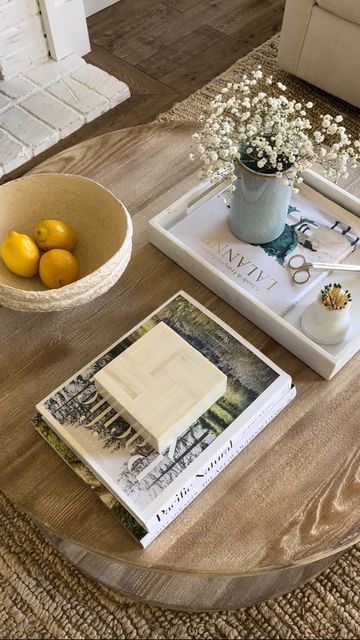 Decorate Oval Coffee Table, Coffee Table Flatlay, Styling Circle Coffee Table, How To Style A Coffee Table, 2023 Coffee Table, Rectangle Coffee Table Decor, Square Coffee Table Styling, Tray On Coffee Table, Living Room Tray