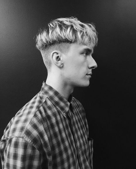 Bowl Haircuts Mens, Mushroom Haircut Men, Mushroom Haircut Boys, Mens Bowl Haircut, Mens Hairstyles Short Hair, Bowl Cut Men, Modern Bowl Cut, Mens Undercut, Young Mens Hairstyles