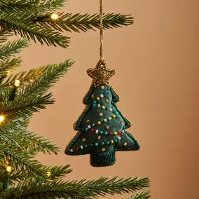 Embroidery Christmas Ornaments, Beaded Tree, Pinterest Uk, Felt Crafts Christmas, Christmas Apartment, Felt Christmas Decorations, Felt Christmas Tree, Felt Decorations, Felt Christmas Ornaments