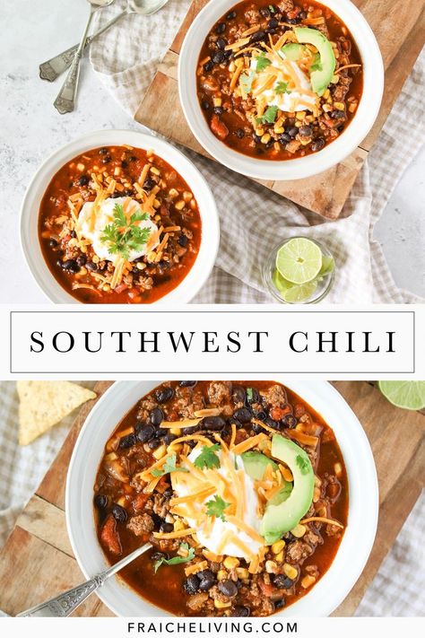 Southwest Chili Recipe, Mexican Chili Recipe, Southwest Chili, Chili Recipe Healthy, Fraiche Living, Southwest Recipes, Hearty Chili, Hearty Lunch, Chili Recipe Crockpot