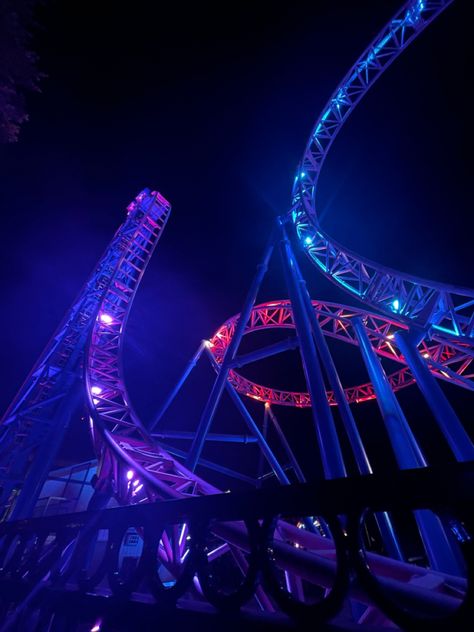 #amusement #amusementpark #rollercoaster #night #lights #purple #friends Neon Amusement Park, Roller Coasters At Night, Amusement Parks At Night, Theme Park At Night, Rollercoaster Aesthetic Night, Theme Park Aesthetic Night, Amusement Park Aesthetic Night, Night Rollercoaster, Rollercoaster Drawing