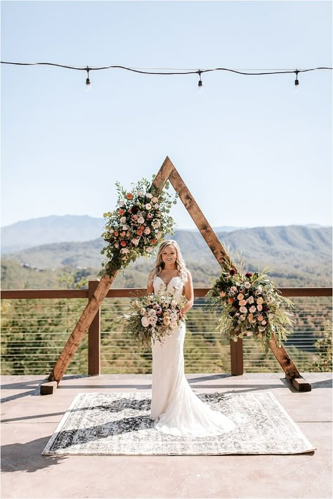 Simple Wedding Arch, Boho Wedding Arch, Wedding Arbors, Wedding Alters, Arch Ideas, Wedding Arch Rustic, Smoky Mountain Wedding, Mountain Wedding Venues, Wedding Arbour