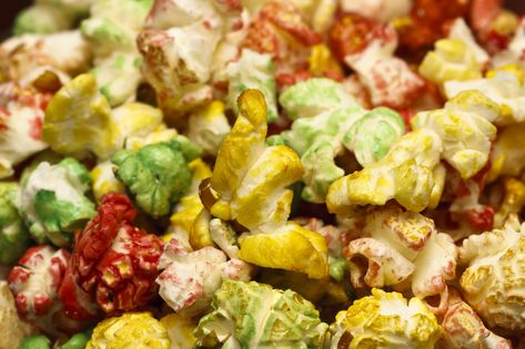 How to Make Skittles Popcorn - Popcorn Bistro Skittle Popcorn, Skittles Popcorn Recipe, Popcorn With M&m, Colored Popcorn, Salty Popcorn, Best Popcorn, Popcorn Snacks, Popcorn Recipe, Popcorn Kernels