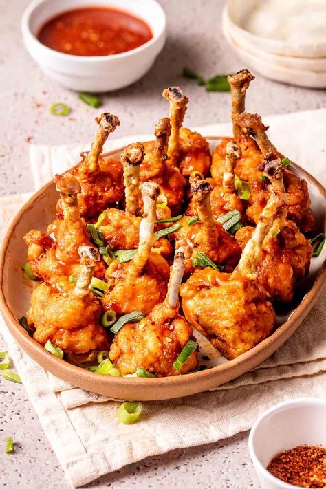 chicken lollipops. Lollipop Chicken Legs Recipes, Chicken Lollypop Recipes, Chicken Finger Food, Finger Party Food, Lollipop Chicken Drumsticks, Chicken Lollipops Recipe, Lollipop Chicken, Vibe Photoshoot, Keto Rolls