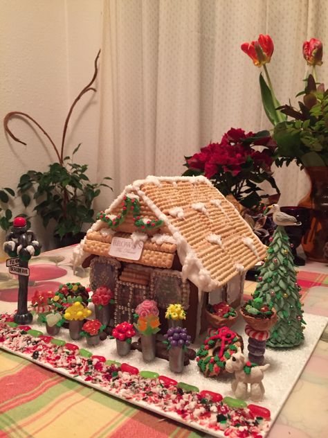 Floral Gingerbread House, Produce Stand, Flower Cart, Christmas Gingerbread House, Gingerbread Houses, Flower Stands, Christmas Gingerbread, Dish Recipes, Handmade With Love