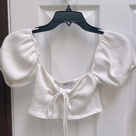 Zara White Ruched Crop Top Zara White Top, Top Puff Sleeve, Pretty Tops, Ruched Crop Top, Zara White, Knit Crop Top, White Crop, Knit Crop, Puffed Sleeves