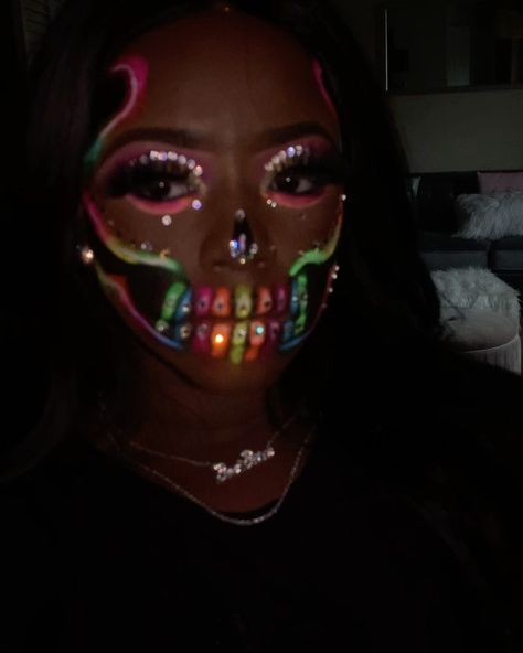 Jasmine Renee’ 💕 on Instagram: “Halloween Neon Skull 💀 💚💜💙🖤✨ I used @myomakeup pigments for this look and @swavorski_crystals rhinestones 💚💜💕✨” Rhinestone Halloween Makeup, Rhinestone Skull Makeup, Neon Skull Makeup, Neon Skull, Rhinestone Halloween, Rhinestone Skull, Skull Makeup, Skull Halloween, Halloween Looks